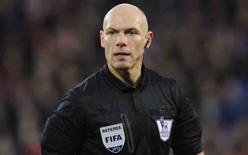 Angleterre : Howard Webb «satisfait» de son arbitrage
