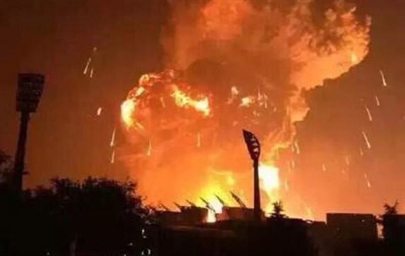 Une énorme explosion secoue la ville de Tianjin en Chine