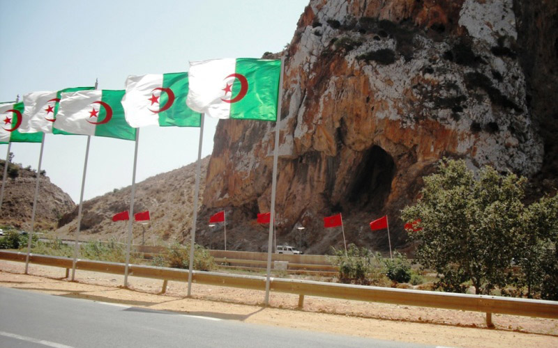 Des ressortissants marocains résidant en Algérie bloqués à la frontière