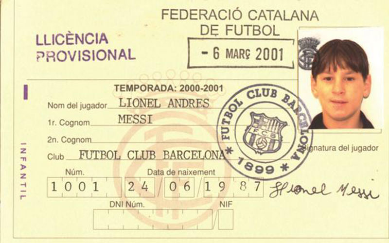 Le Barça partage sur Twitter la photo de la première licence de Messi
