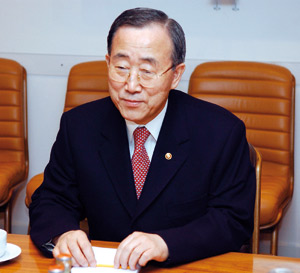 Ban Ki-moon assure SM le Roi de son engagement