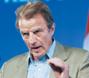 France : Bernard Kouchner en tournée au Proche-Orient