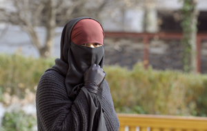 La France profite du climat des affaires pour interdire le Niquab