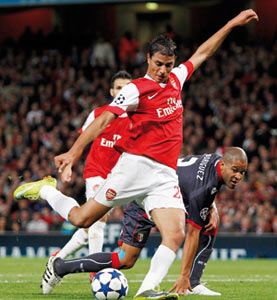 Chamakh «réussit ses débuts» avec Arsenal