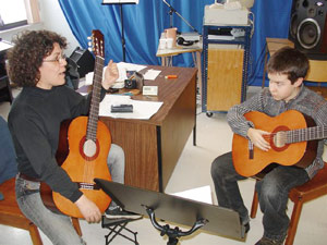 Les professeurs de musique jouent sur les touches de la souffrance