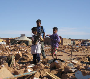 Une ONG américaine dénonce la politique de militarisation des civils séquestrés à Tindouf