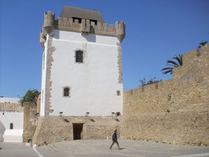 Tour Al Kamra, une merveille architecturale surplombant la Médina