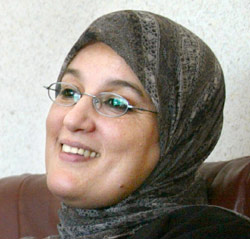 Justice : Nadia Yassine persiste et signe