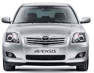 Toyota Avensis restylée : look, sono et chevaux