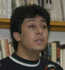 A bâtons rompus : Yassine Adnan entre poésie et journalisme