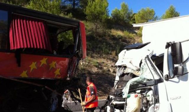 Tétouan : 1 mort et 6 blessés dans le collision d’un camion et d’un autocar
