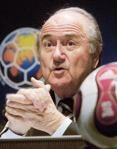 FIFA : arbitrage à cinq mais pas d’assistance technologique