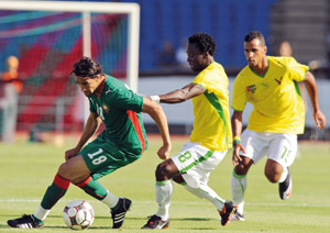 Chamakh-Adebayor, un duel dans le match