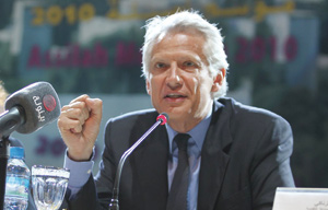 Dominique de Villepin : «On ne peut pas agir seul pour trouver les moyens de bâtir la paix»