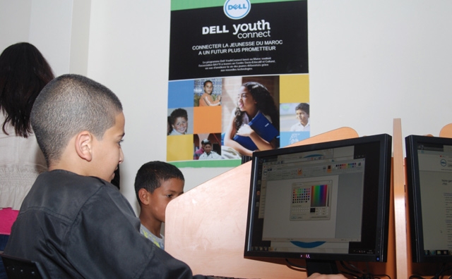 Dell inaugure la salle informatique du centre de l association Bayti à Aïn Chock