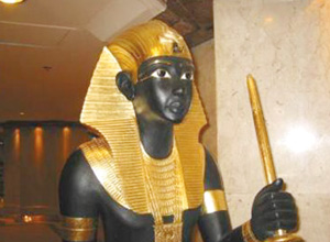 Égyptologie : Les États-Unis restituent à l’Égypte 19 pièces pharaoniques