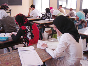 Enseignement : Report d’une semaine des examens scolaires