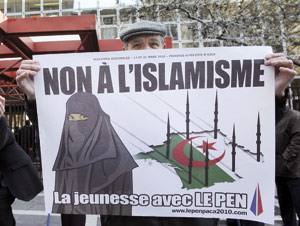 Alger proteste auprès de Paris contre une affiche du FN