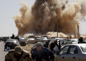 Libye : La coalition s’attaque aux lignes de ravitaillement des forces de Kadhafi