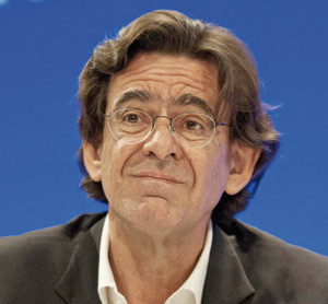 Affaire Luc Ferry : La justice marocaine demande une commission rogatoire