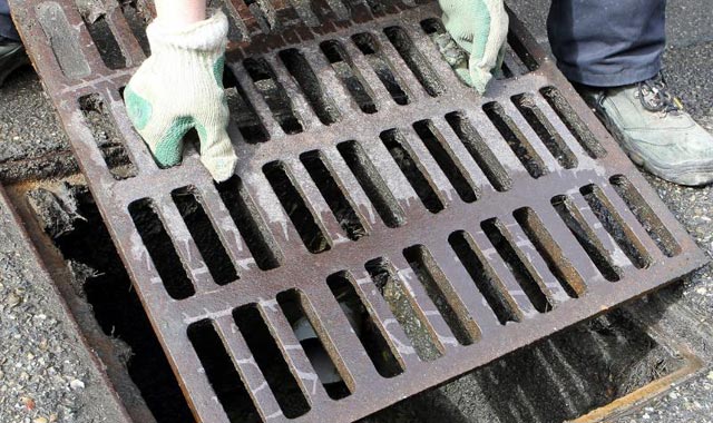 Le voleur des plaques d égout sous les verrous