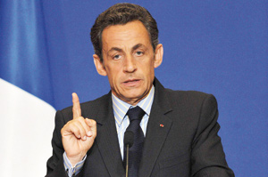 Sarkozy fait un geste sans apaiser la contestation