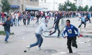 CRA-WAC : Des actes de violences entre supporteurs ont interrompu le match