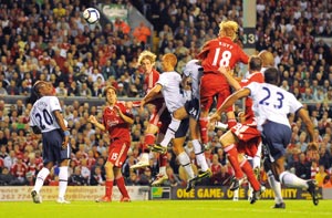 Liverpool chute face à Aston Villa