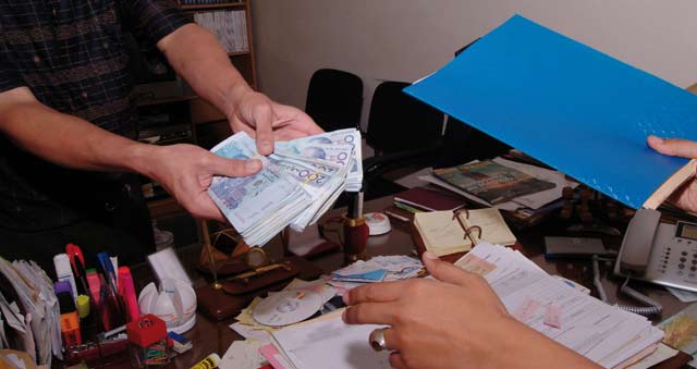 Fès : Arrestation d’un fonctionnaire de police en flagrant délit de corruption