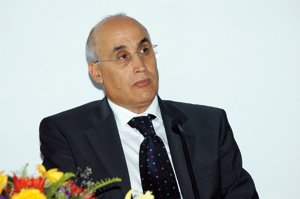 Conformément à notre plan de développement et en maintenant la cadence d’évolution à 12%…
