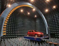 Renault inaugure un pôle de tests électromagnétiques