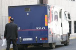 Faut-il armer les convoyeurs de fonds ?