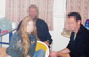 Un quadragénaire partageait le même lit avec sa femme et son amant