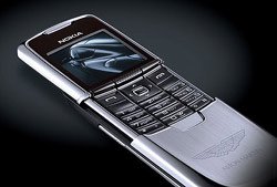 High-tech : Le Nokia 8800 roule pour Aston Martin