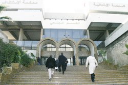 Pour se venger, il tue la mère de son ami