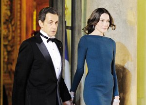 Sarkozy qualifie la rumeur sur son couple de clapotis