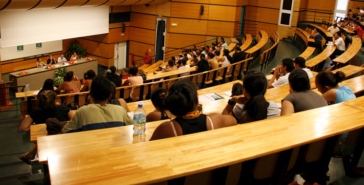 A peine un enseignant pour 60 étudiants : Les universités font appel à 400 profs de lycée