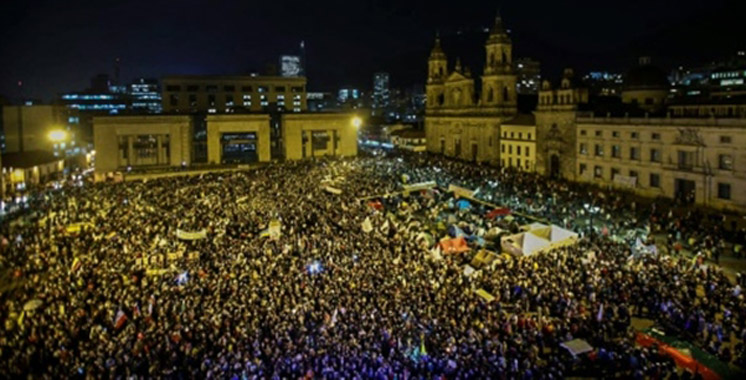 Colombie: des dizaines de milliers de personnes marchent pour la paix