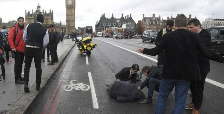 Des coups de feu entendus devant le Parlement à Londres