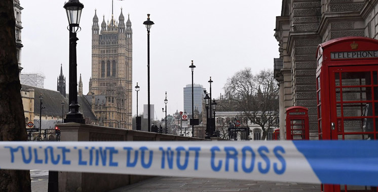 Londres : Arrestation d’un homme armé d’un couteau devant le Parlement