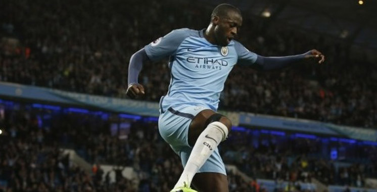 Angleterre: Yaya Touré prolonge avec Manchester City