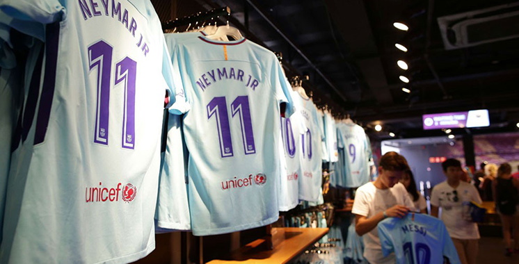 Vidéo : Impressionnante queue devant les boutiques du PSG pour le maillot de Neymar