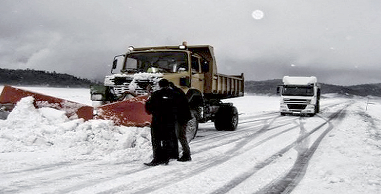 Chutes de neige : Forte mobilisation pour fluidifier la circulation routière à Tinghir