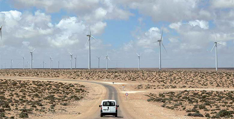 Une première dans les provinces du Sud : Une usine de dessalement et un parc éolien pour les agriculteurs du Sahara marocain