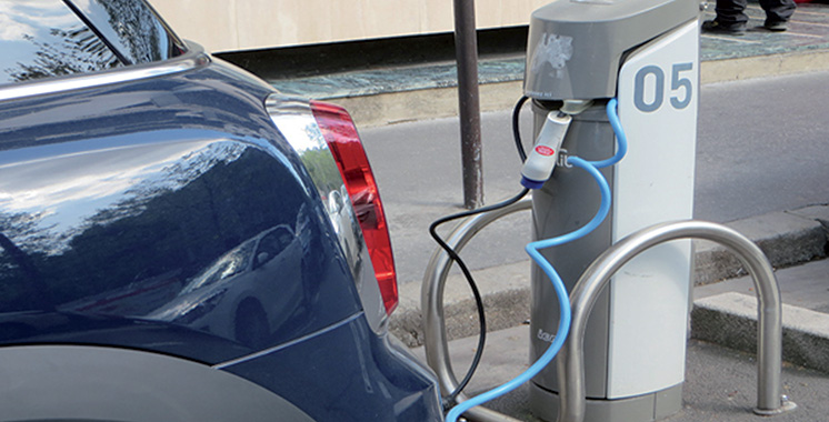 Paris lance un nouveau service d’autopartage électrique et thermique