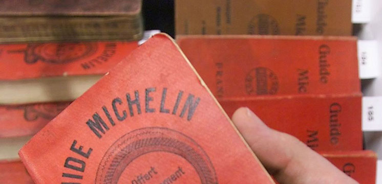 Un guide Michelin de 1.900 adjugé à 26.500 euros, nouveau record mondial