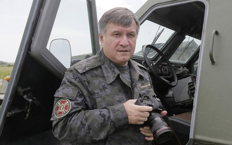 La Russie poursuit le ministre ukrainien de l’Intérieur pour crime de guerre