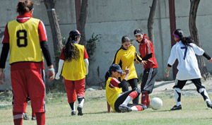 Afghanistan : a Kaboul, l'équipe féminine de foot rêve du Mondial