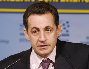 Nicolas Sarkozy veut rassurer le Maghreb par l'économie