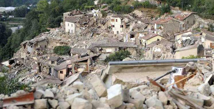 Séisme en Italie: au moins 247 morts, selon un nouveau bilan